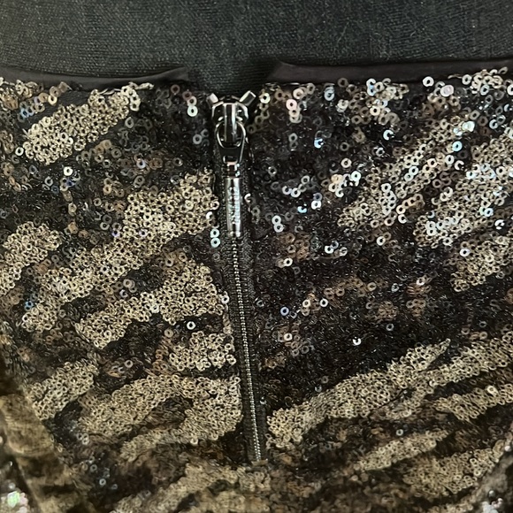 Guess jet black multicolored sequins skirt size 8 - Picture 5 of 6